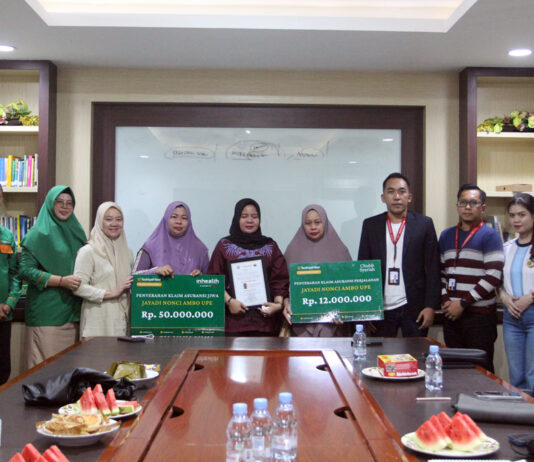 Tazkiyah Tour Serahkan Dua Asuransi ke Ahli Waris Jemaah Haji yang Wafat