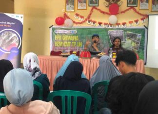 Tim Cara’de BEM KMF TP UH Dorong Masyarakat Desa Tinggimae Optimalkan Media Sosial untuk Promosi Produk