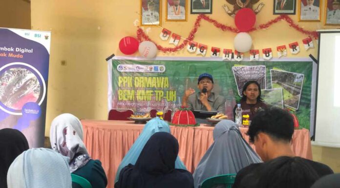 Tim Cara’de BEM KMF TP UH Dorong Masyarakat Desa Tinggimae Optimalkan Media Sosial untuk Promosi Produk