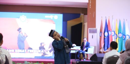 Ustadz Maulana Bekali Mahasiswa Baru Poltekpar Makassar: Raih Dunia dan Akhirat dengan Ilmu