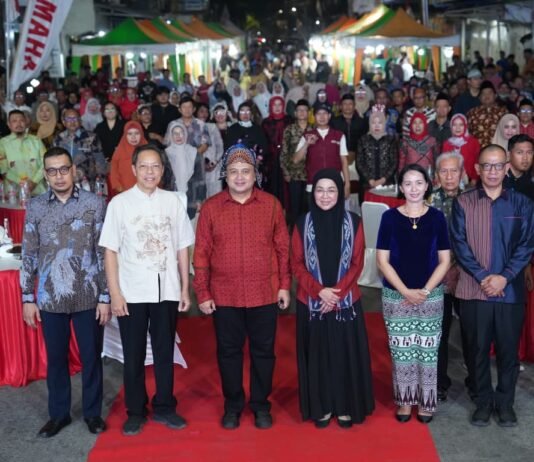 Disambut Antusias Warga, Munafri dan Melinda Nikmati Semarak Pesta Rakyat Kecamatan Wajo