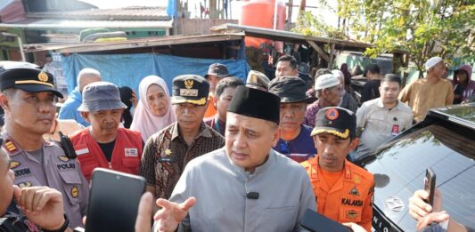 Wali Kota dan Ketua TP PKK Kota Makassar Tinjau Kebakaran Tallo Pastikan Bantuan dan Pemulihan Warga Berjalan