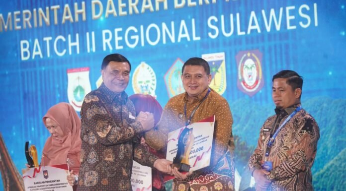 Appi Terima Dua Penghargaan dari Kemendagri, Bedah Rumah TLH dan Layanan Pendidikan di Pulau