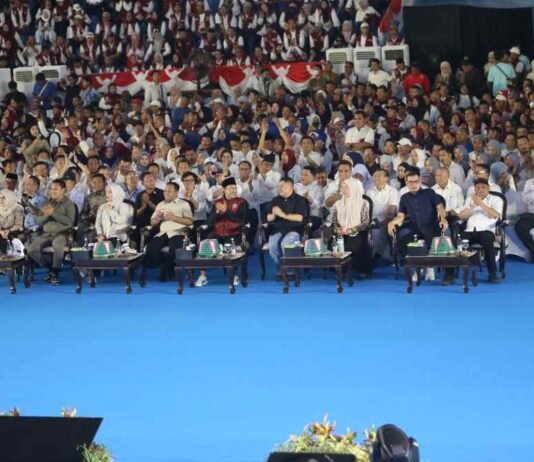 Wali Kota Munafri Dampingi Mensos RI Luncurkan Gerakan Peduli Tetangga di Makassar