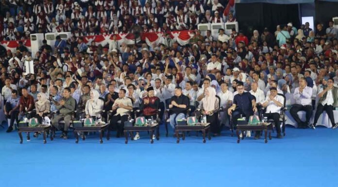 Wali Kota Munafri Dampingi Mensos RI Luncurkan Gerakan Peduli Tetangga di Makassar